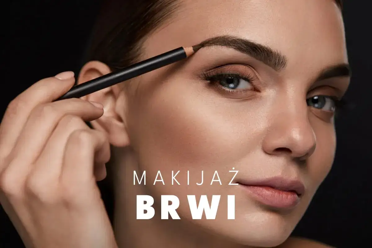Kobieta podkreśla brwi kredką. Jaki kolor pasuje do brązu? Ten odcień idealnie podkreśla jej naturalne piękno.